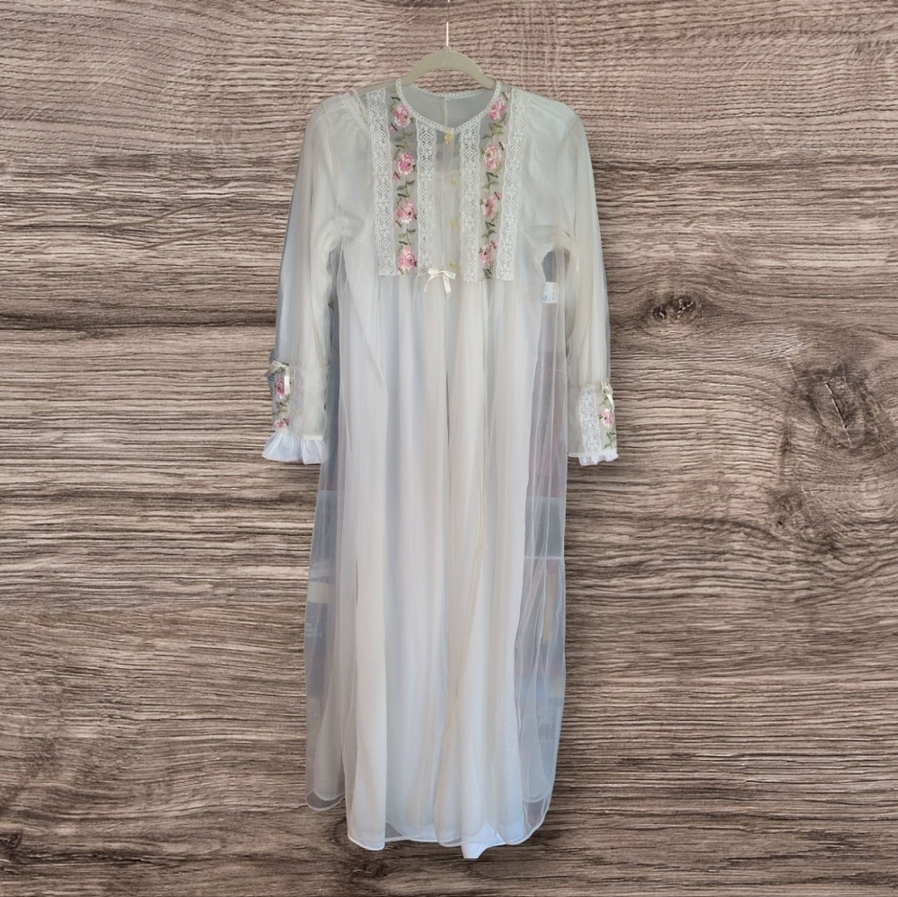 Miss Elaine Vintage 70s Nightgown With Sheer Robe
